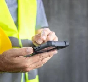 performing-various-mobile-job-site-tasks-img